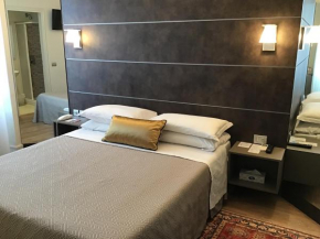  Hotel La Nuova Rotaia  Галларате